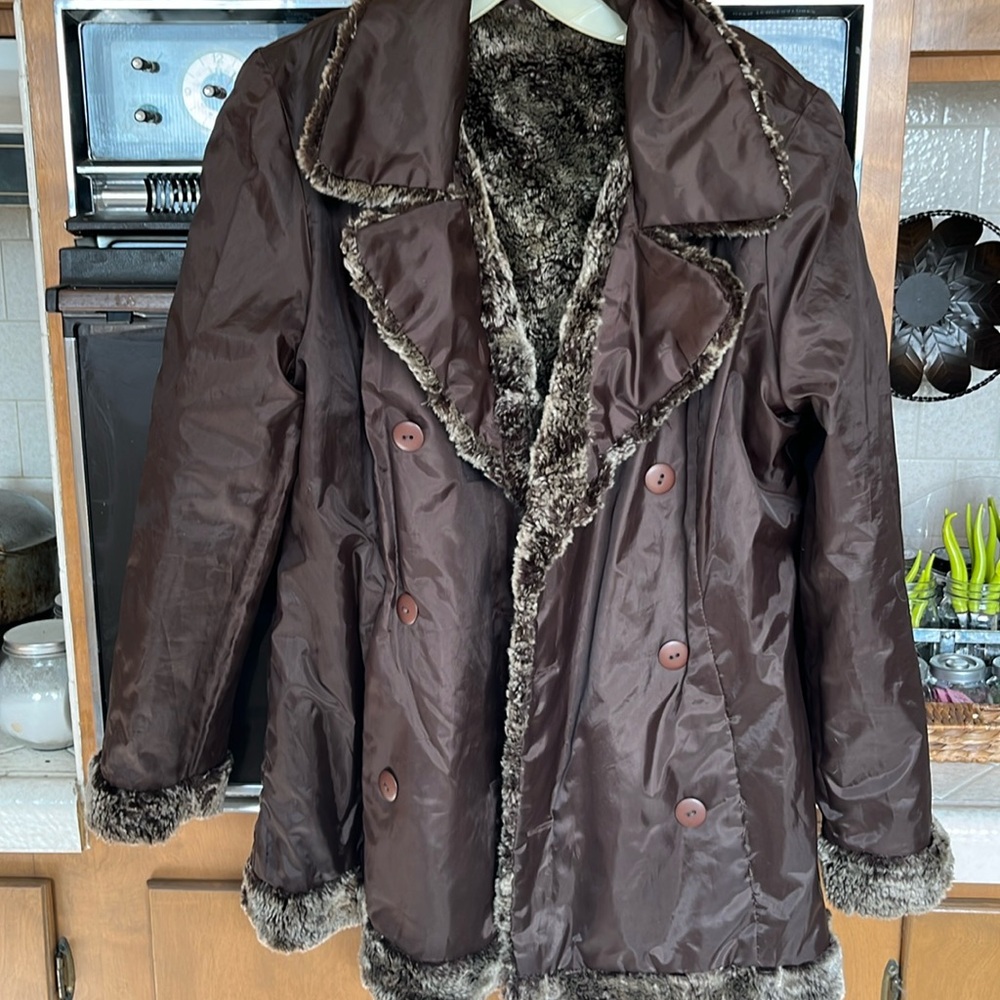 Beautiful reversible coat , size L, brindle brow , faux fur, excellent condition